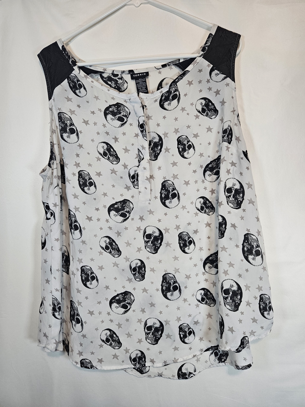 torrid White Tank with Black Skull & Star Print